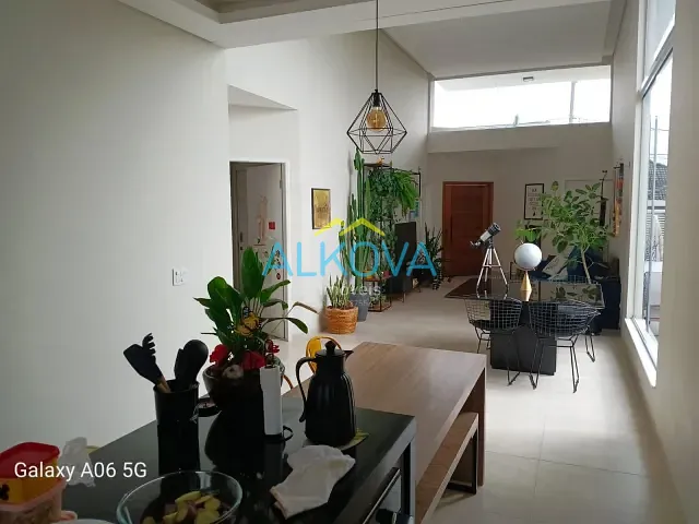 Casa com 250m² 3 quartos e 2 banheiros, à venda, no bairro Urbanova VII em São José dos Campos