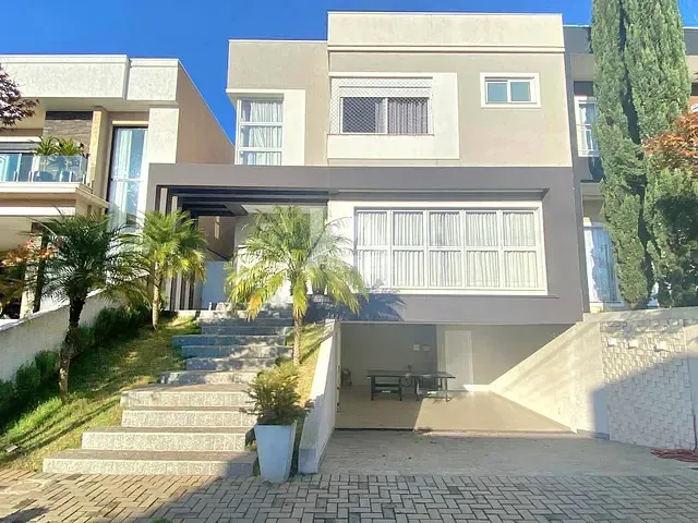Casa com 350m² 4 quartos e 5 banheiros, à venda, no bairro Colônia Dona Luíza em Ponta Grossa
