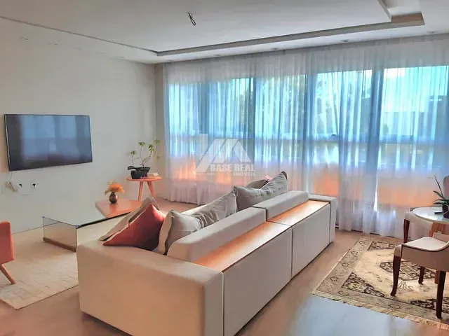 Casa com 350m² 4 quartos e 5 banheiros, à venda, no bairro Colônia Dona Luíza em Ponta Grossa