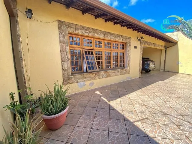 Casa com 420m² 3 quartos e 3 banheiros, para alugar, no bairro Vila Aeroporto em Campinas
