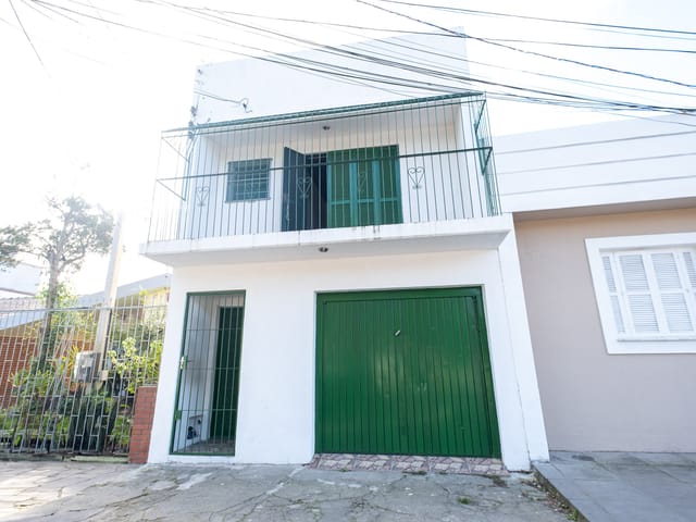 Casa 3 quartos e 4 banheiros, à venda, no bairro Areal em Pelotas