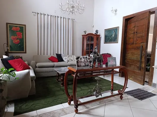 Casa com 510m² 4 quartos e 4 banheiros, à venda, no bairro Planalto em Belo Horizonte