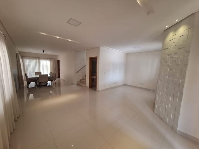 Casa com 250m² 4 quartos e 4 banheiros, à venda, no bairro Urbanova em São José dos Campos