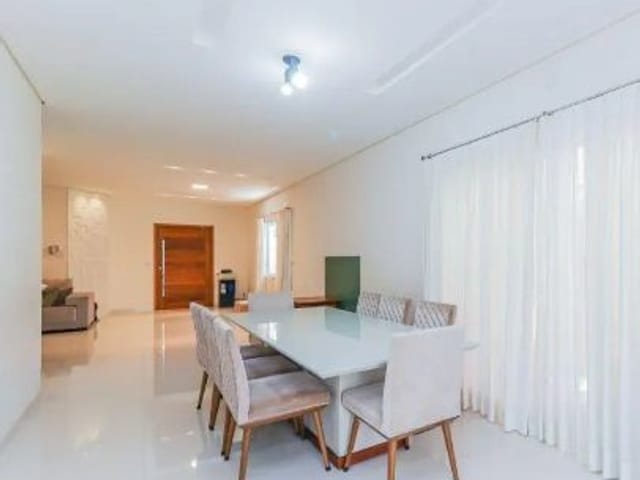 Casa com 250m² 4 quartos e 4 banheiros, à venda, no bairro Urbanova em São José dos Campos