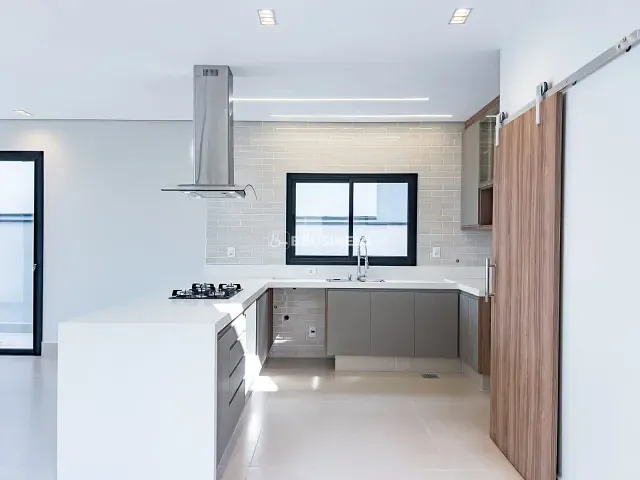 Casa 4 quartos e 5 banheiros, à venda, no bairro Parque Lauzane em Valinhos