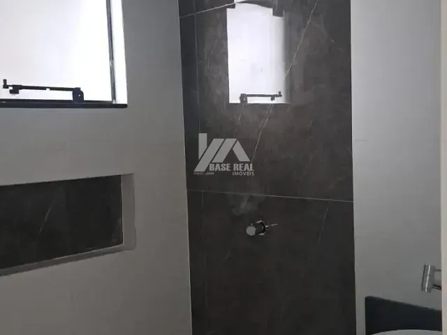 Casa 2 quartos e 1 banheiro, à venda, no bairro Cará-Cará em Ponta Grossa
