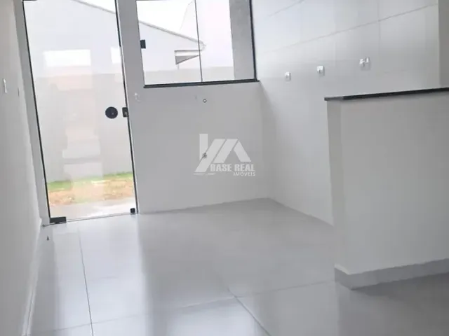 Casa 2 quartos e 1 banheiro, à venda, no bairro Cará-Cará em Ponta Grossa