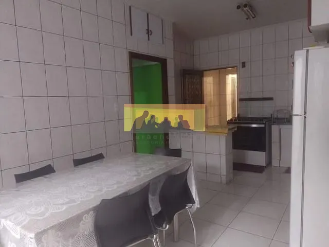 Casa com 260m² 3 quartos e 2 banheiros, para alugar, no bairro Residencial Burato em Campinas