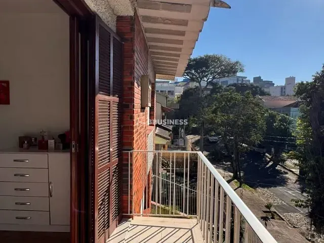 Casa com 341m² 4 quartos e 4 banheiros, à venda, no bairro Petrópolis em Porto Alegre