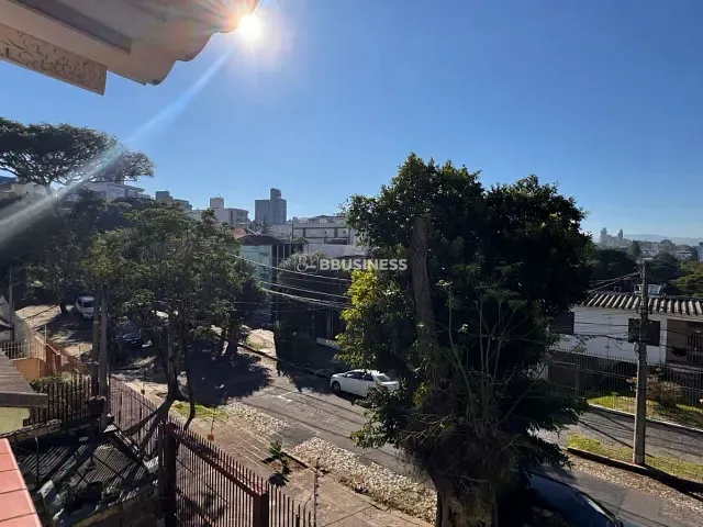 Casa com 341m² 4 quartos e 4 banheiros, à venda, no bairro Petrópolis em Porto Alegre