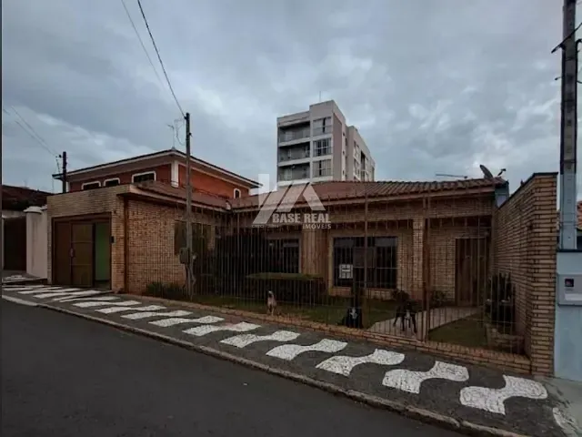 Casa com 462m² 4 quartos e 4 banheiros, à venda, no bairro Orfãs em Ponta Grossa