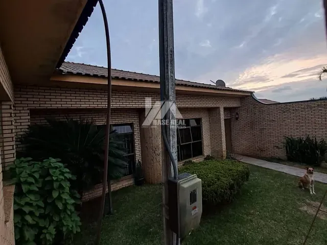 Casa com 462m² 4 quartos e 4 banheiros, à venda, no bairro Orfãs em Ponta Grossa