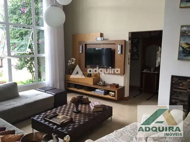 Casa com 610m² 5 quartos e 4 banheiros, à venda, no bairro Colônia Dona Luíza em Ponta Grossa