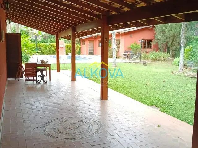 Casa com 1500m² 4 quartos e 4 banheiros, para alugar, no bairro Chácaras São José em São José dos Campos