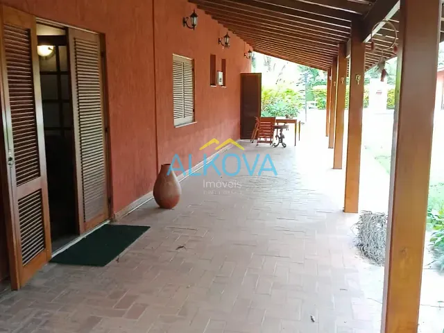 Casa com 1500m² 4 quartos e 4 banheiros, para alugar, no bairro Chácaras São José em São José dos Campos
