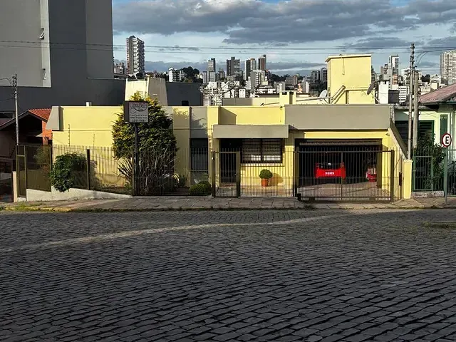 Casa 3 quartos e 3 banheiros, à venda, no bairro Pio X em Caxias do Sul