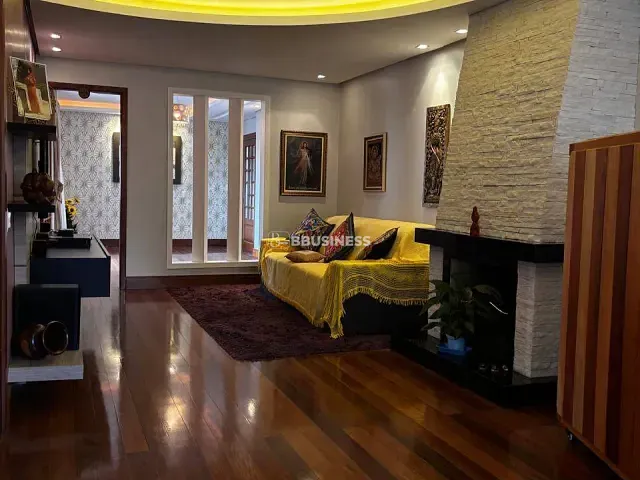Casa 3 quartos e 3 banheiros, à venda, no bairro Pio X em Caxias do Sul