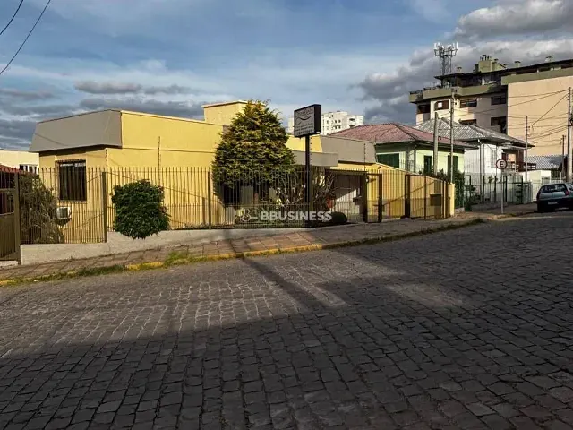 Casa 3 quartos e 3 banheiros, à venda, no bairro Pio X em Caxias do Sul