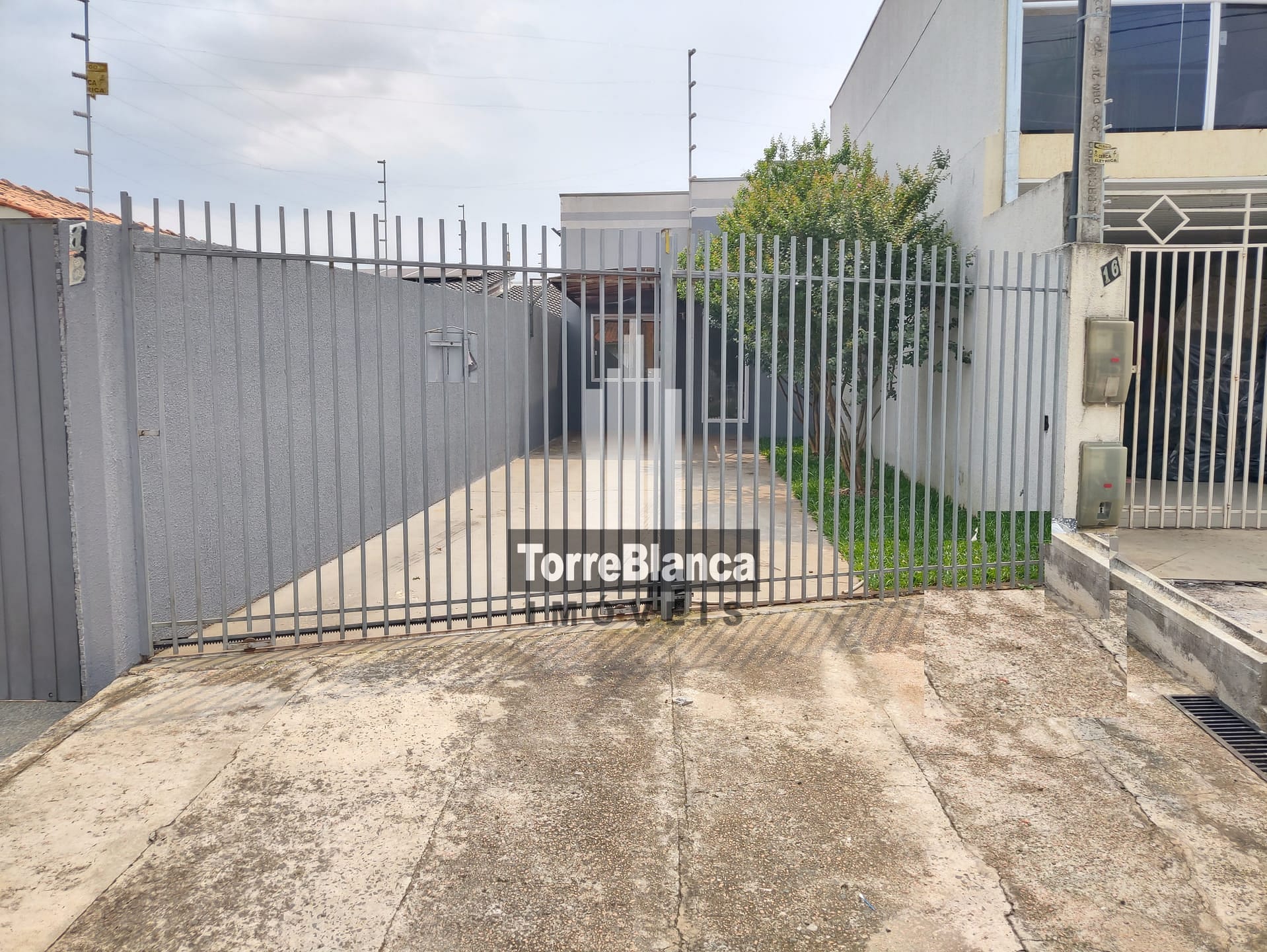 Casa à venda com 2 quartos, 75m² - Foto 1