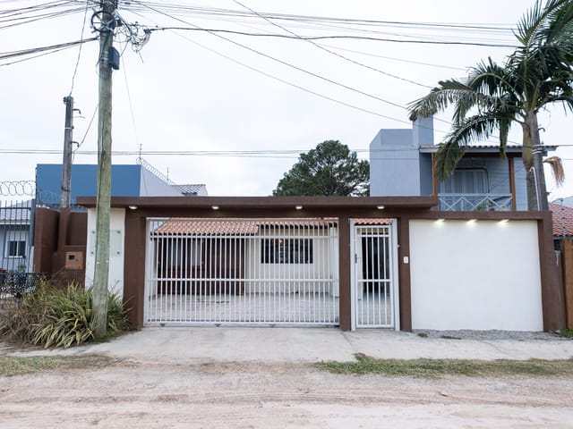Casa 3 quartos e 2 banheiros, à venda, no bairro Laranjal em Pelotas
