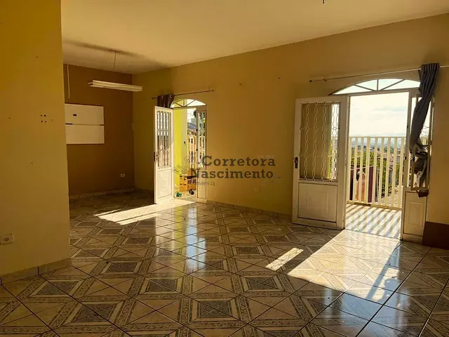 Casa com 200m² 3 quartos e 2 banheiros, para alugar, no bairro Parque Santo Antonio em Jacareí