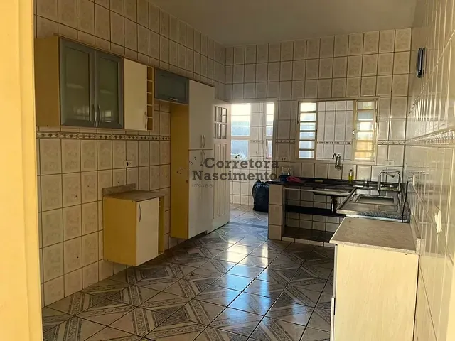 Casa com 200m² 3 quartos e 2 banheiros, para alugar, no bairro Parque Santo Antonio em Jacareí