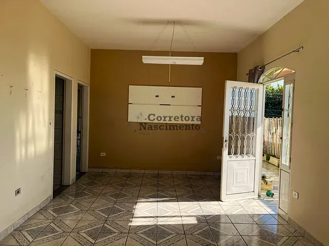 Casa com 200m² 3 quartos e 2 banheiros, para alugar, no bairro Parque Santo Antonio em Jacareí