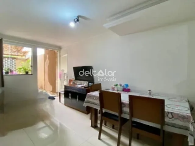 Casa com 67m² 2 quartos e 2 banheiros, à venda, no bairro Jardim dos Comerciários (Venda Nova) em Belo Horizonte