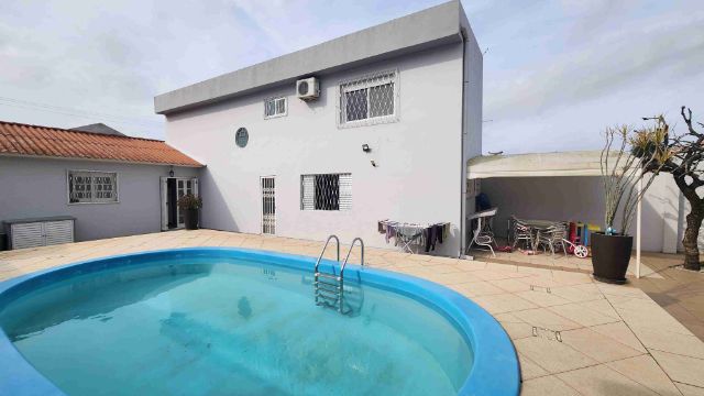 Casa com 480m² 4 quartos e 3 banheiros, à venda, no bairro Laranjal em Pelotas