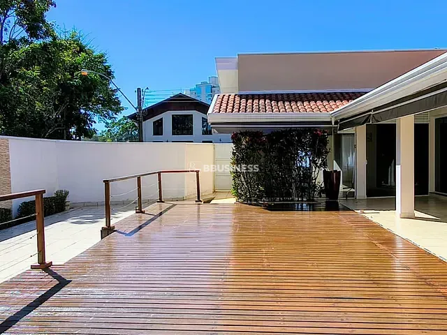 Casa com 550m² 4 quartos e 4 banheiros, à venda, no bairro Fazenda São Quirino em Campinas