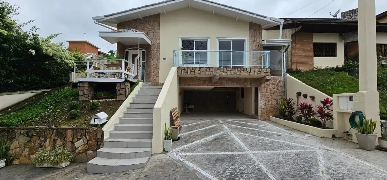 Casa, 4 quartos, 186 m² - Foto 1
