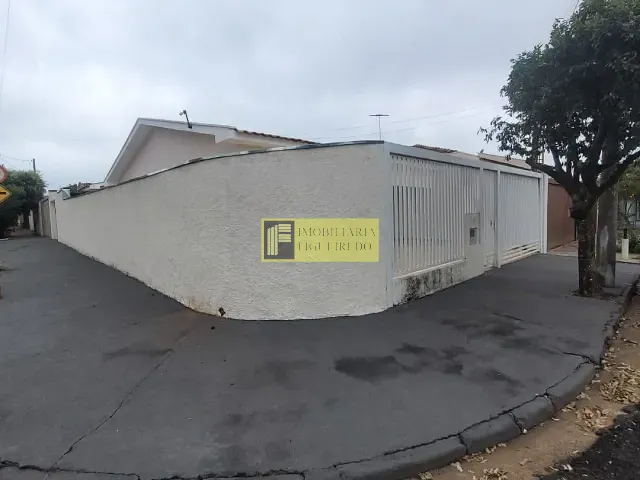 Casa 3 quartos e 2 banheiros, para alugar, no bairro Vila Curti em São José do Rio Preto