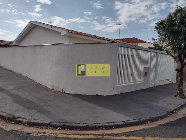 Casa 3 quartos e 2 banheiros, para alugar, no bairro Vila Curti em São José do Rio Preto