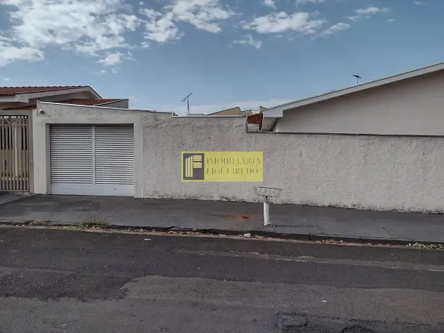 Casa 3 quartos e 2 banheiros, para alugar, no bairro Vila Curti em São José do Rio Preto
