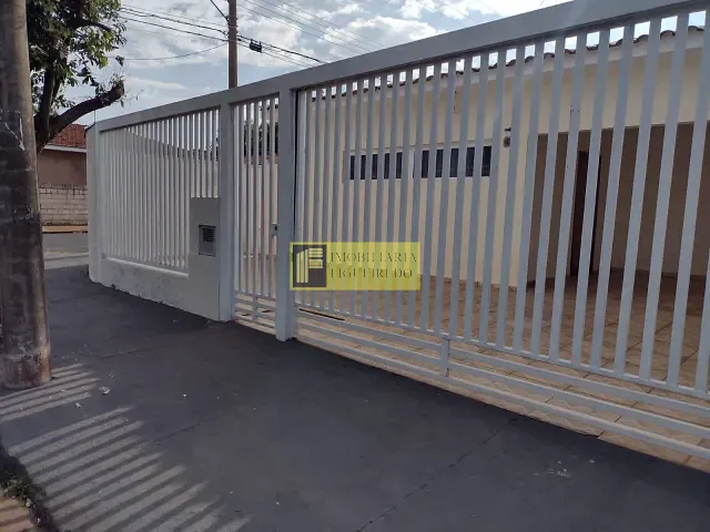 Casa 3 quartos e 2 banheiros, para alugar, no bairro Vila Curti em São José do Rio Preto