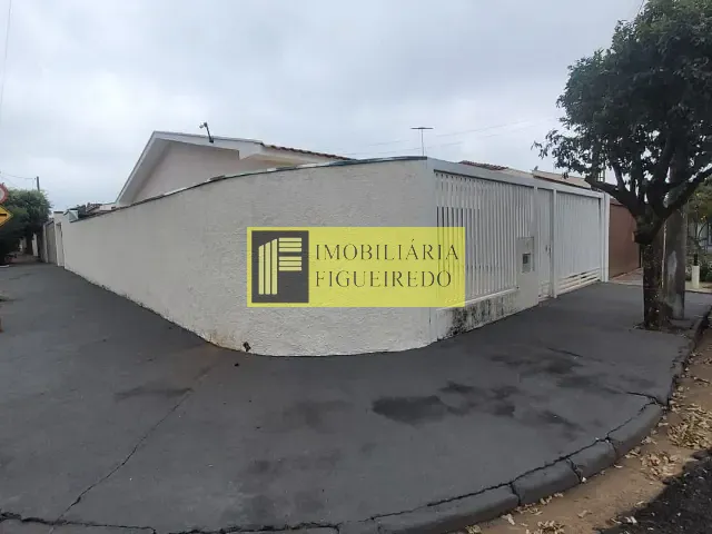 Casa 3 quartos e 2 banheiros, para alugar, no bairro Vila Curti em São José do Rio Preto