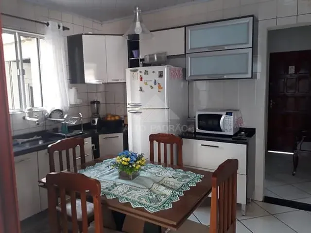 Casa com 250m² 2 quartos e 1 banheiro, à venda, no bairro Jardim Itapeva em Mauá