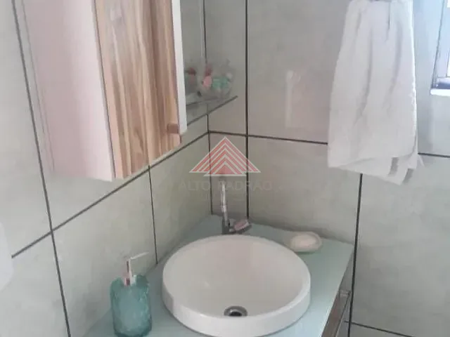 Casa com 250m² 2 quartos e 1 banheiro, à venda, no bairro Jardim Itapeva em Mauá
