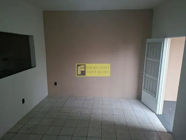 Casa 1 quarto e 2 banheiros, para alugar, no bairro Vila Ipiranga em São José do Rio Preto