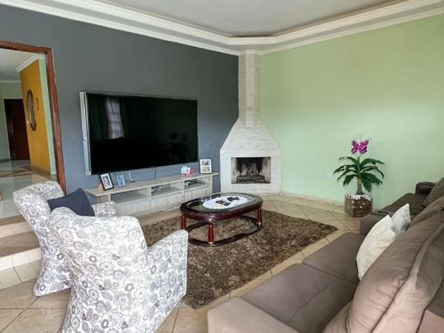 Casa com 585m² 4 quartos e 3 banheiros, à venda, no bairro Parque Nova Jandira em Jandira