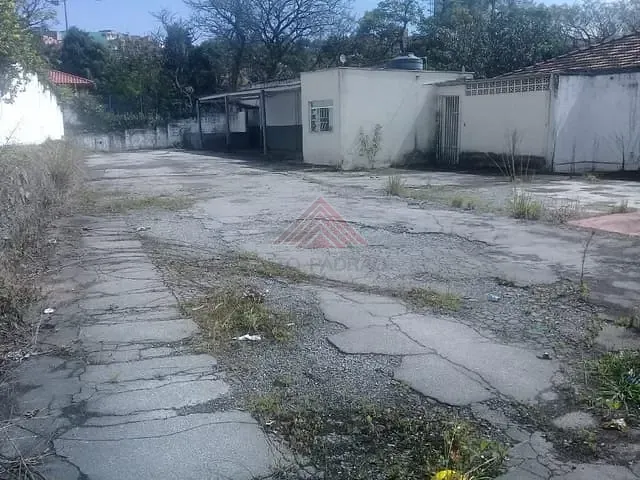 Casa com 510m², para alugar, no bairro Jardim Zaira em Mauá
