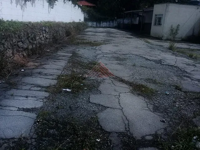Casa com 510m², para alugar, no bairro Jardim Zaira em Mauá
