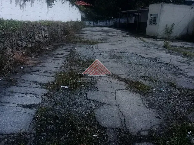 Casa com 510m², para alugar, no bairro Jardim Zaira em Mauá
