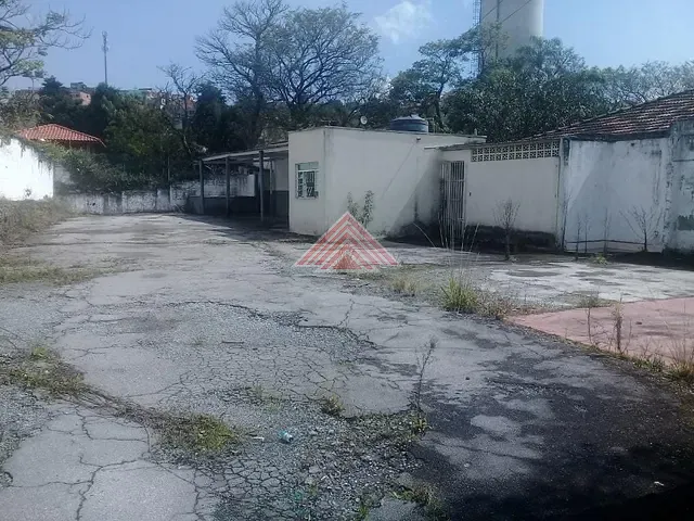 Casa com 510m², para alugar, no bairro Jardim Zaira em Mauá
