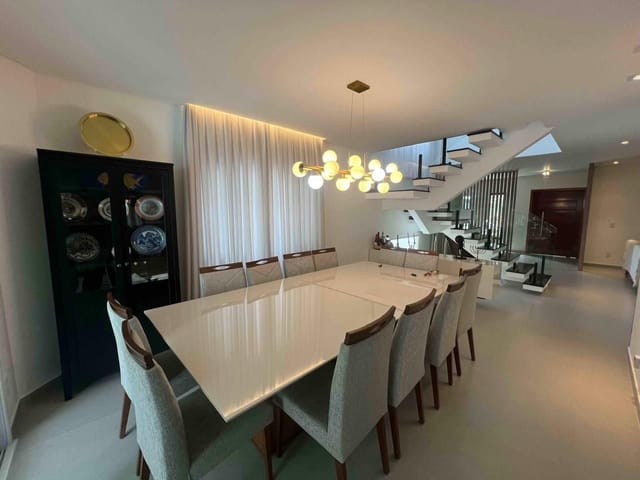Casa com 270m² 5 quartos e 6 banheiros, à venda, no bairro Urbanova em São José dos Campos