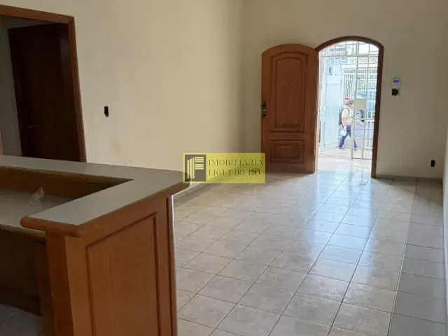Casa à venda ou para alugar, no bairro Centro em São José do Rio Preto
