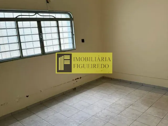 Casa à venda ou para alugar, no bairro Centro em São José do Rio Preto