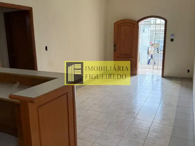 Casa à venda ou para alugar, no bairro Centro em São José do Rio Preto