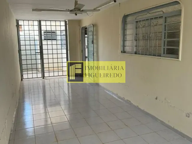 Casa à venda ou para alugar, no bairro Centro em São José do Rio Preto