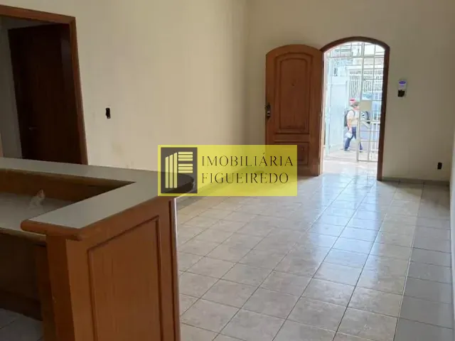 Casa à venda ou para alugar, no bairro Centro em São José do Rio Preto
